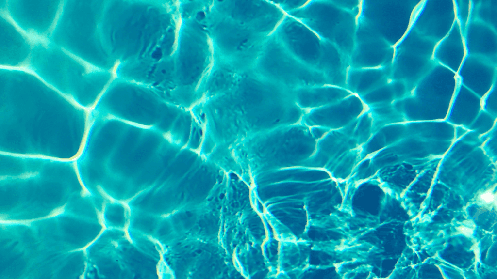 Agua de una piscina 