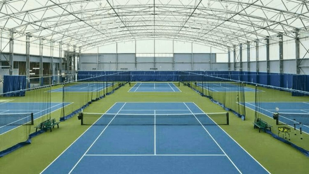 Construcción de pistas de pádel indoor