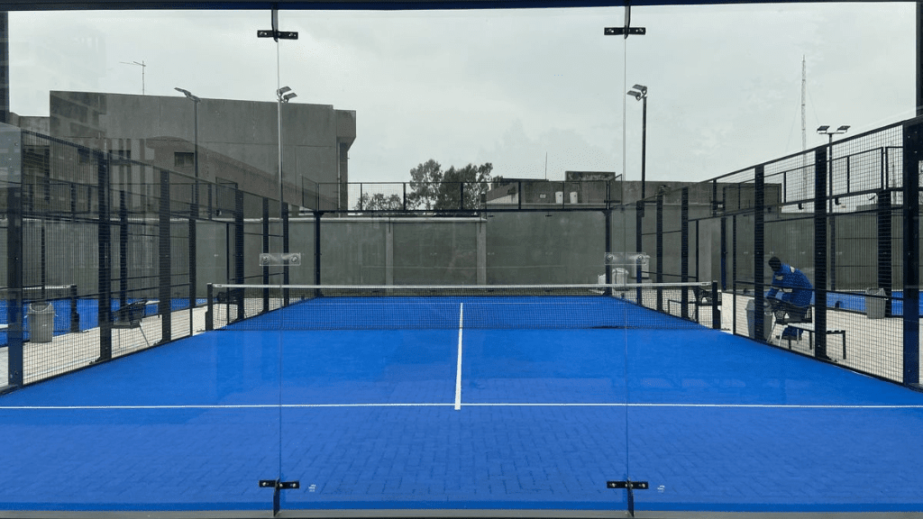 Construcción de pistas de pádel panorámicas