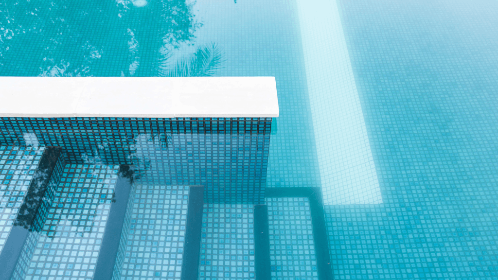 Escaleras de piscina